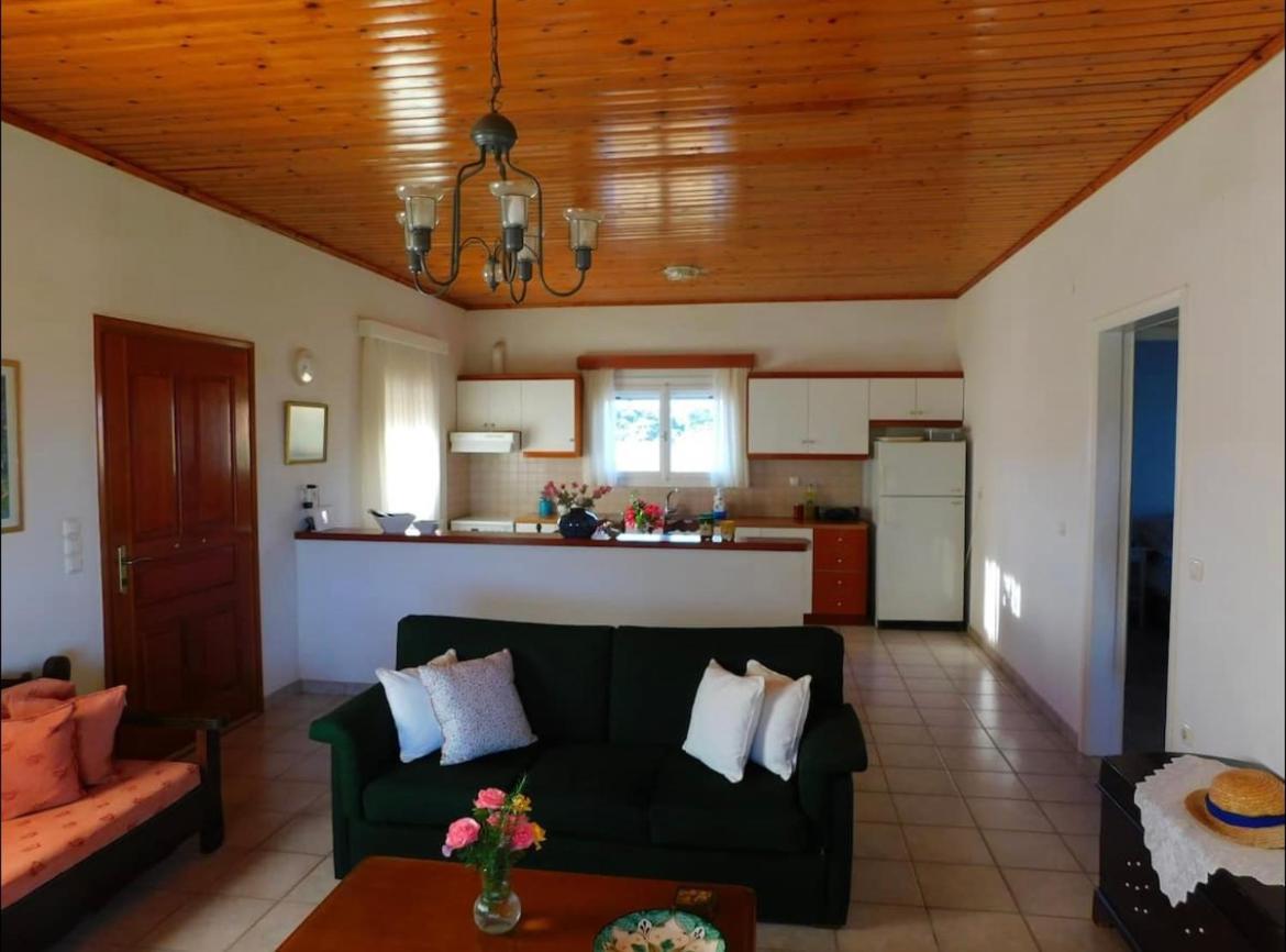Nirvana Guest House Vasilitsion Exterior photo